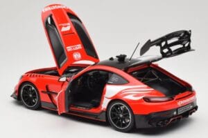 Mercedes AMG GT C190 Black Series Safety Car F1 2024 Minichamps 1:18 110032090 Metal - imagem 5 de 8