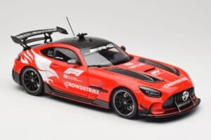 Mercedes AMG GT C190 Black Series Safety Car F1 2024 Minichamps 1:18 110032090 Metal - imagem 6 de 8