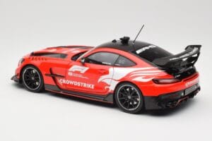 Mercedes AMG GT C190 Black Series Safety Car F1 2024 Minichamps 1:18 110032090 Metal - imagem 7 de 8