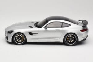 Mercedes AMG GT R C190 Prata Minichamps 1:18 155036025 Metal - imagem 3 de 6