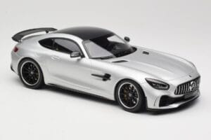 Mercedes AMG GT R C190 Prata Minichamps 1:18 155036025 Metal - imagem 4 de 6