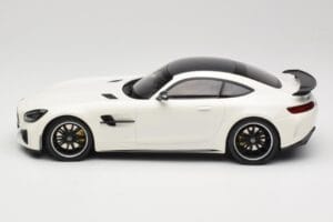 Mercedes AMG GT R C190 Branco Metálico Minichamps 1:18 155036028 Metal - imagem 3 de 6