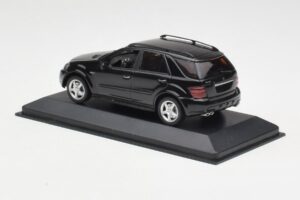 Mercedes AMG ML 63 W164 Preto Minichamps 1:43 400037670 Metal - imagem 3 de 4
