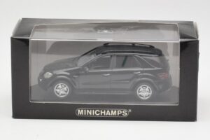 Mercedes AMG ML 63 W164 Preto Minichamps 1:43 400037670 Metal - imagem 4 de 4
