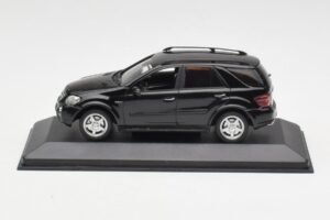 Mercedes AMG ML 63 W164 Preto Minichamps 1:43 400037670 Metal