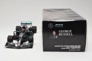Mercedes AMG Petronas W11 #63 G. Russell Sakhir GP 2020 Minichamps 1:18 110201663 Metal - imagem 6 de 6
