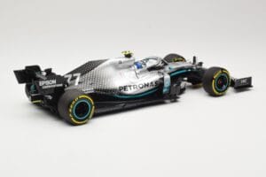 Mercedes AMG Petronas Motorsport W10 #77 V. Bottas 2nd Place Chinese GP 2019 Minichamps 1:18 110190377 Metal - imagem 2 de 6