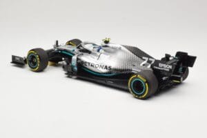 Mercedes AMG Petronas Motorsport W10 #77 V. Bottas 2nd Place Chinese GP 2019 Minichamps 1:18 110190377 Metal - imagem 5 de 6