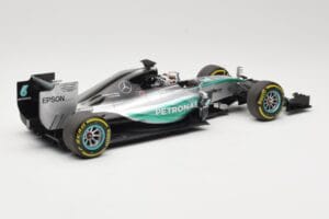 Mercedes AMG Petronas W06 Hybrid #44 L. Hamilton F1 World Champion 2015 Minichamps 1:18 186150044 Metal - imagem 2 de 6