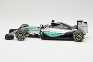 Mercedes AMG Petronas W06 Hybrid #44 L. Hamilton F1 World Champion 2015 Minichamps 1:18 186150044 Metal - imagem 3 de 6
