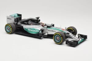 Mercedes AMG Petronas W06 Hybrid #44 L. Hamilton F1 World Champion 2015 Minichamps 1:18 186150044 Metal - imagem 4 de 6