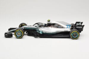 Mercedes AMG Petronas W09 #77 V. Bottas F1 2018 Minichamps 1:18 110180077 Metal - imagem 3 de 6