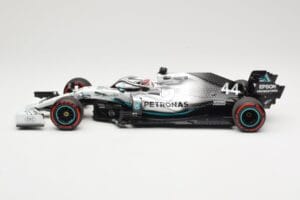 Mercedes AMG Petronas W10 #44 L. Hamilton Winner German GP 2019 Minichamps 1:18 110191144 Metal - imagem 3 de 6