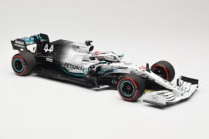 Mercedes AMG Petronas W10 #44 L. Hamilton Winner German GP 2019 Minichamps 1:18 110191144 Metal - imagem 4 de 6