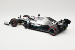 Mercedes AMG Petronas W10 #44 L. Hamilton Winner German GP 2019 Minichamps 1:18 110191144 Metal - imagem 5 de 6