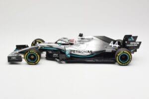 Mercedes AMG Petronas W10 #44 L. Hamilton Winner Chinese GP 2019 Minichamps 1:18 110190344 Metal - imagem 3 de 6