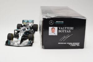 Mercedes AMG Petronas W10 #77 V. Bottas F1 2019 Minichamps 1:18 110190077 Metal - imagem 6 de 6