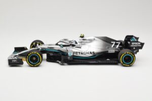 Mercedes AMG Petronas W10 #77 V. Bottas Winner USA GP 2019 Minichamps 1:18 110191877 Metal - imagem 3 de 6
