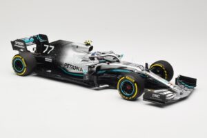 Mercedes AMG Petronas W10 #77 V. Bottas Winner USA GP 2019 Minichamps 1:18 110191877 Metal - imagem 4 de 6