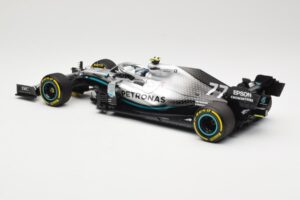 Mercedes AMG Petronas W10 #77 V. Bottas Winner USA GP 2019 Minichamps 1:18 110191877 Metal - imagem 5 de 6
