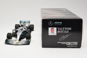 Mercedes AMG Petronas W10 #77 V. Bottas Winner USA GP 2019 Minichamps 1:18 110191877 Metal - imagem 6 de 6