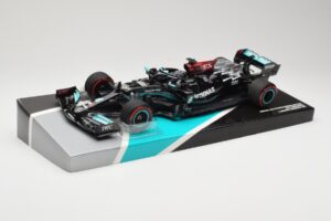 Mercedes AMG Petronas W12 E Performance #44 L. Hamilton Bahrain GP 2021 Minichamps 1:18 113210144 Metal - imagem 2 de 6