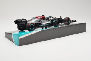 Mercedes AMG Petronas W12 E Performance #44 L. Hamilton Bahrain GP 2021 Minichamps 1:18 113210144 Metal - imagem 3 de 6