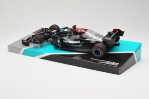 Mercedes AMG Petronas W12 E Performance #44 L. Hamilton Bahrain GP 2021 Minichamps 1:18 113210144 Metal - imagem 5 de 6