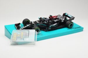 Mercedes AMG Petronas W12 E Performance #44 L. Hamilton Russian GP 2021 Minichamps 1:18 113211544 Metal - imagem 2 de 6
