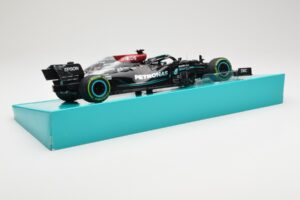 Mercedes AMG Petronas W12 E Performance #44 L. Hamilton Russian GP 2021 Minichamps 1:18 113211544 Metal - imagem 3 de 6
