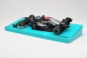 Mercedes AMG Petronas W12 E Performance #44 L. Hamilton Russian GP 2021 Minichamps 1:18 113211544 Metal - imagem 5 de 6