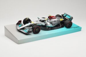 Mercedes AMG Petronas W13 E Performance #44 L. Hamilton 2022 Minichamps 1:18 113220044 Metal - imagem 2 de 6