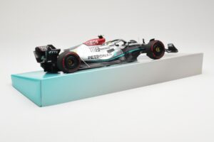 Mercedes AMG Petronas W13 E Performance #44 L. Hamilton 2022 Minichamps 1:18 113220044 Metal - imagem 3 de 6