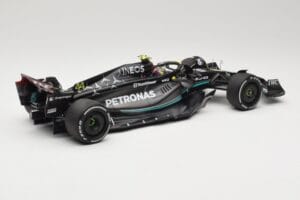 Mercedes AMG Petronas W14 E Performance #44 L. Hamilton Bahrain GP 2023 Minichamps 1:18 110230144 Metal - imagem 2 de 6