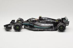 Mercedes AMG Petronas W14 E Performance #44 L. Hamilton Bahrain GP 2023 Minichamps 1:18 110230144 Metal - imagem 3 de 6