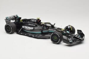 Mercedes AMG Petronas W14 E Performance #44 L. Hamilton Bahrain GP 2023 Minichamps 1:18 110230144 Metal - imagem 4 de 6
