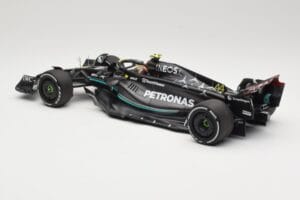 Mercedes AMG Petronas W14 E Performance #44 L. Hamilton Bahrain GP 2023 Minichamps 1:18 110230144 Metal - imagem 5 de 6