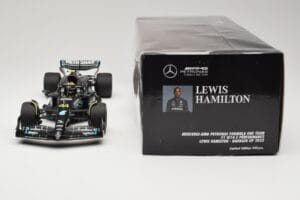 Mercedes AMG Petronas W14 E Performance #44 L. Hamilton Bahrain GP 2023 Minichamps 1:18 110230144 Metal - imagem 6 de 6