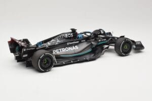 Mercedes AMG Petronas W14 E Performance #63 G. Russell Australian GP 2023 Minichamps 1:18 110230363 Metal - imagem 2 de 6