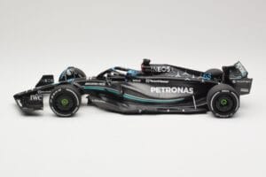 Mercedes AMG Petronas W14 E Performance #63 G. Russell Australian GP 2023 Minichamps 1:18 110230363 Metal - imagem 3 de 6