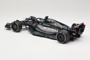 Mercedes AMG Petronas W14 E Performance #63 G. Russell Australian GP 2023 Minichamps 1:18 110230363 Metal - imagem 5 de 6