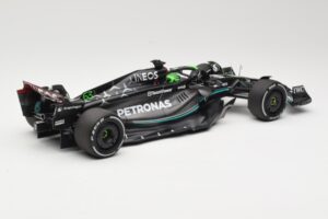 Mercedes AMG Petronas W14 E Performance #63 G. Russell Bahrain GP 2023 Minichamps 1:18 110230163 Metal - imagem 2 de 6