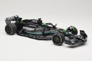 Mercedes AMG Petronas W14 E Performance #63 G. Russell Bahrain GP 2023 Minichamps 1:18 110230163 Metal - imagem 4 de 6
