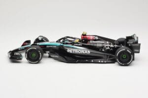 Mercedes AMG Petronas W15 E Performance #44 L. Hamilton 2024 Minichamps 1:18 110240144 Metal - imagem 5 de 6