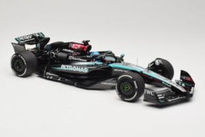 Mercedes AMG Petronas W15 E Performance #63 G. Russell Winner Austrian GP 2024 Minichamps 1:18 110241163 Metal - imagem 4 de 6