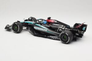 Mercedes AMG Petronas W15 E Performance #63 G. Russell Winner Austrian GP 2024 Minichamps 1:18 110241163 Metal - imagem 5 de 6