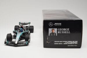 Mercedes AMG Petronas W15 E Performance #63 G. Russell Winner Austrian GP 2024 Minichamps 1:18 110241163 Metal - imagem 6 de 6
