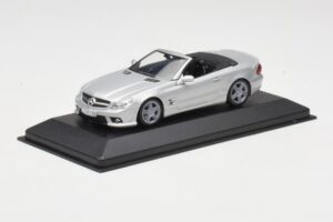 Mercedes AMG SL63 R230 Prata Minichamps 1:43 B66960018-R Metal - imagem 2 de 4