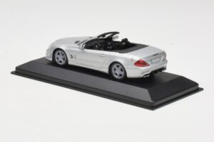 Mercedes AMG SL63 R230 Prata Minichamps 1:43 B66960018-R Metal - imagem 3 de 4