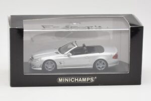 Mercedes AMG SL63 R230 Prata Minichamps 1:43 B66960018-R Metal - imagem 4 de 4